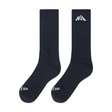 NEW ERA MOUNTAIN LOGO 2 PACK BLACK AND WHITE SOCKS