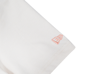 NEW ERA MOUNTAIN LOGO LIGHT CREAM PERFORMANCE SHORT SLEEVE T-SHIRT