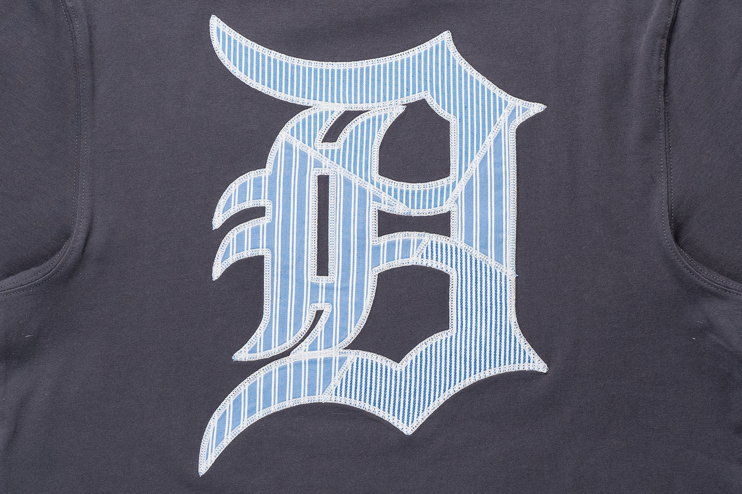DETROIT TIGERS PATCHWORK GRAPHITE SHORT SLEEVE T-SHIRT
