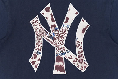 Short Sleeve Tee Animal Paisley New York Yankees