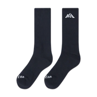 NEW ERA MOUNTAIN LOGO 2 PACK BLACK AND WHITE SOCKS