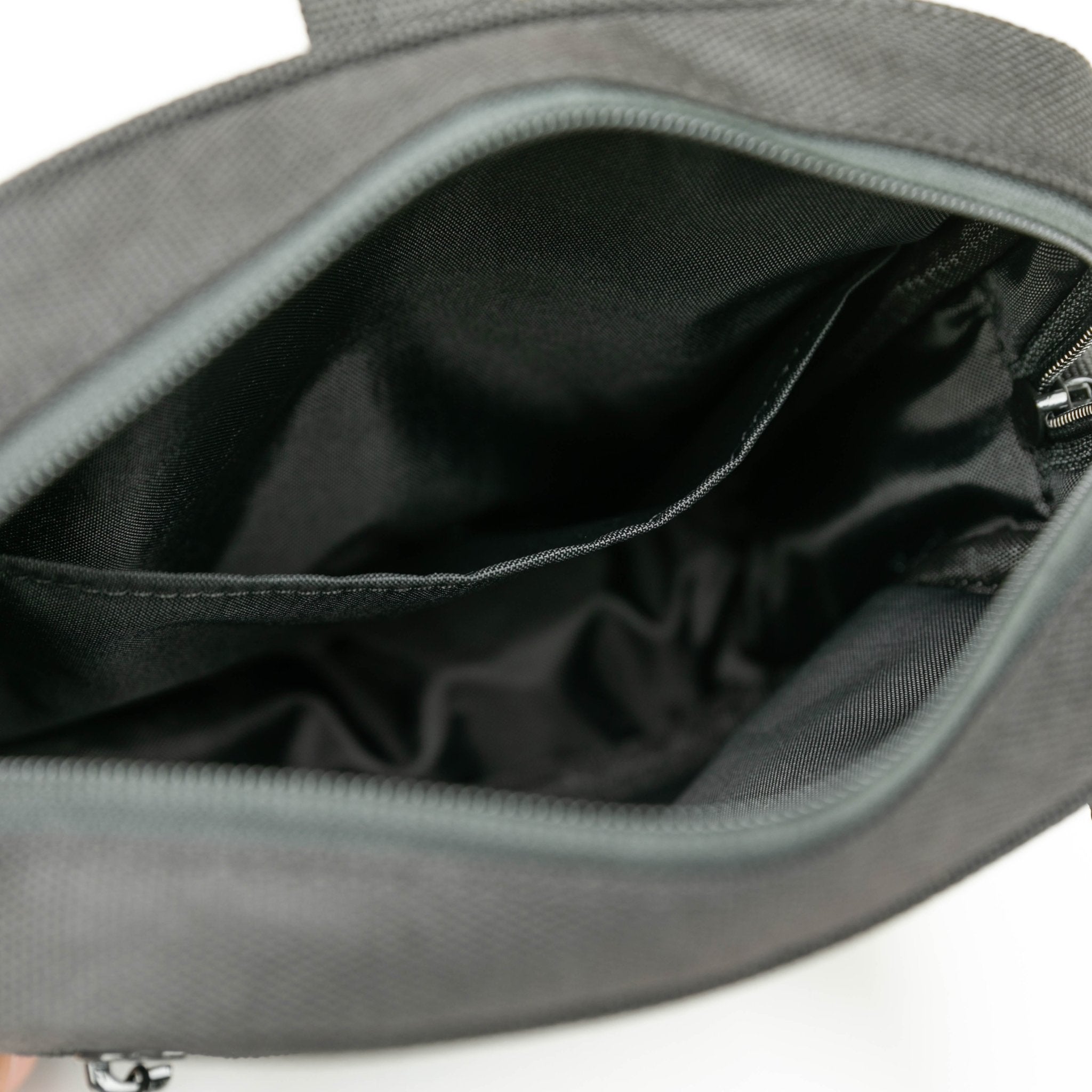 New Era Black 1.5l Box Logo Square Shoulder Pouch Bag