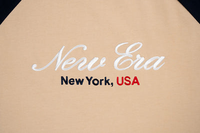 NEW ERA BASIC SCRIPT OAT MILK RAGLAN SLEEVE T-SHIRT