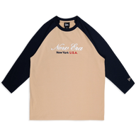 NEW ERA BASIC SCRIPT OAT MILK RAGLAN SLEEVE T-SHIRT