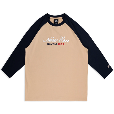 NEW ERA BASIC SCRIPT OAT MILK RAGLAN SLEEVE T-SHIRT