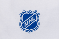 New York Islanders NHL Team Logo White Oversized Short Sleeve T-Shirt